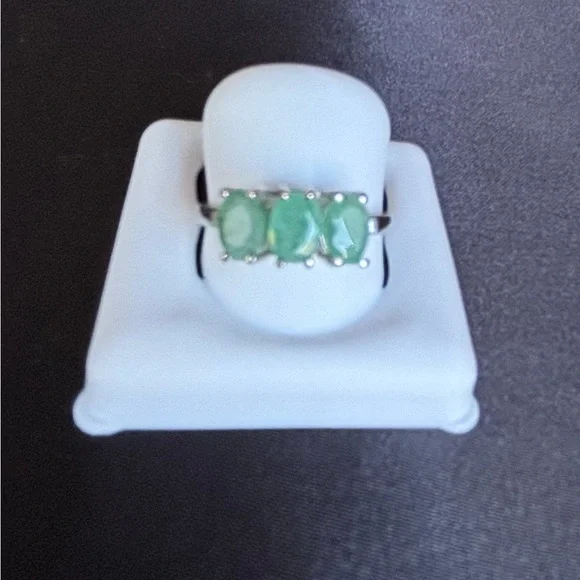 NEW Natural Stone Green Emerald Ring - Size 7 - Picture 7 of 8